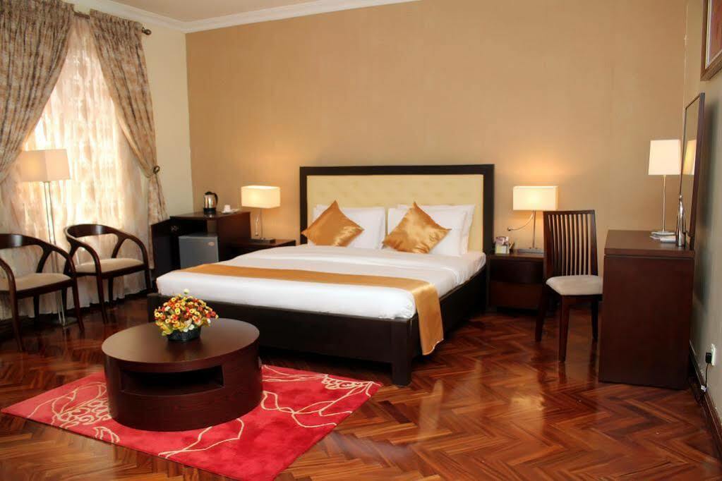 Watercress Hotels And Event Икеджа Екстериор снимка